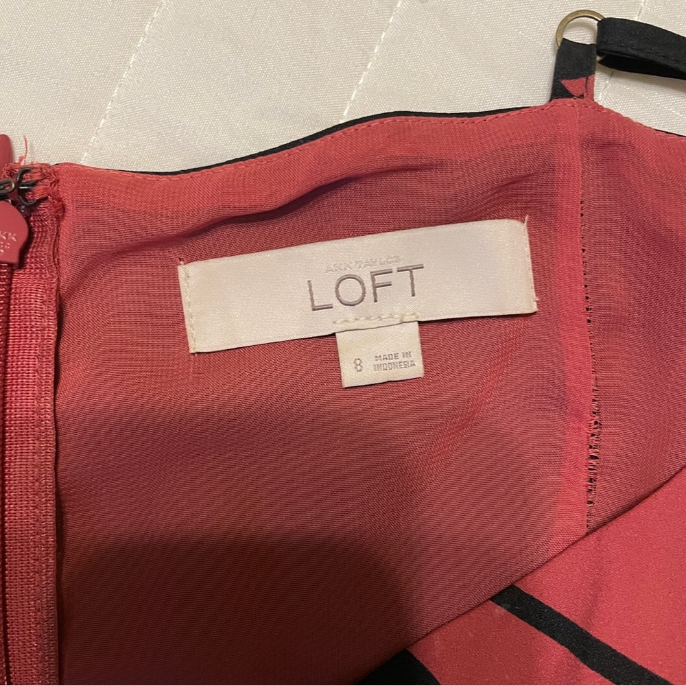 LOFT Spaghetti Strap Sundress Tea Length Black Red
Dress Size 8 - Picture 5 of 5